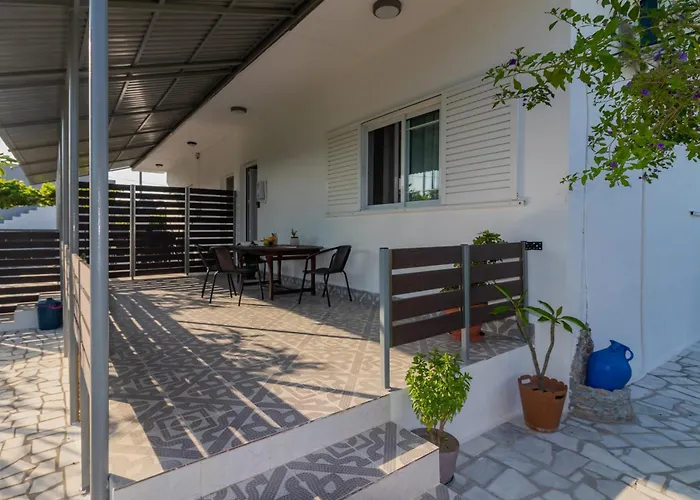 Beachside Apartment-1